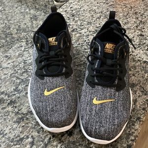 Nike women’s Flex Trainer 9